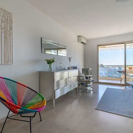 Luckey Homes - Avenue Montrose דירה