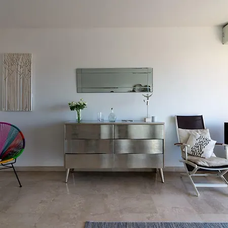 Luckey Homes - Avenue Montrose Apartment